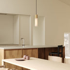 Pendentif simple en basalte et laiton