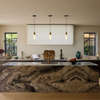 Pendentif simple en basalte et laiton