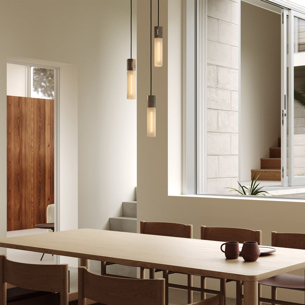 Pendentif triple en basalte et acier inoxydable