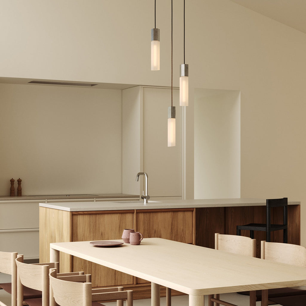 Pendentif triple en basalte et acier inoxydable