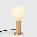 Lampe de table Knuckle en chêne + Enno