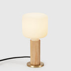 Lampe de table Knuckle en chêne + Oblo