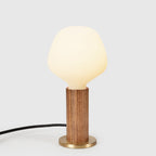 Lampe de table Knuckle en noyer + Enno