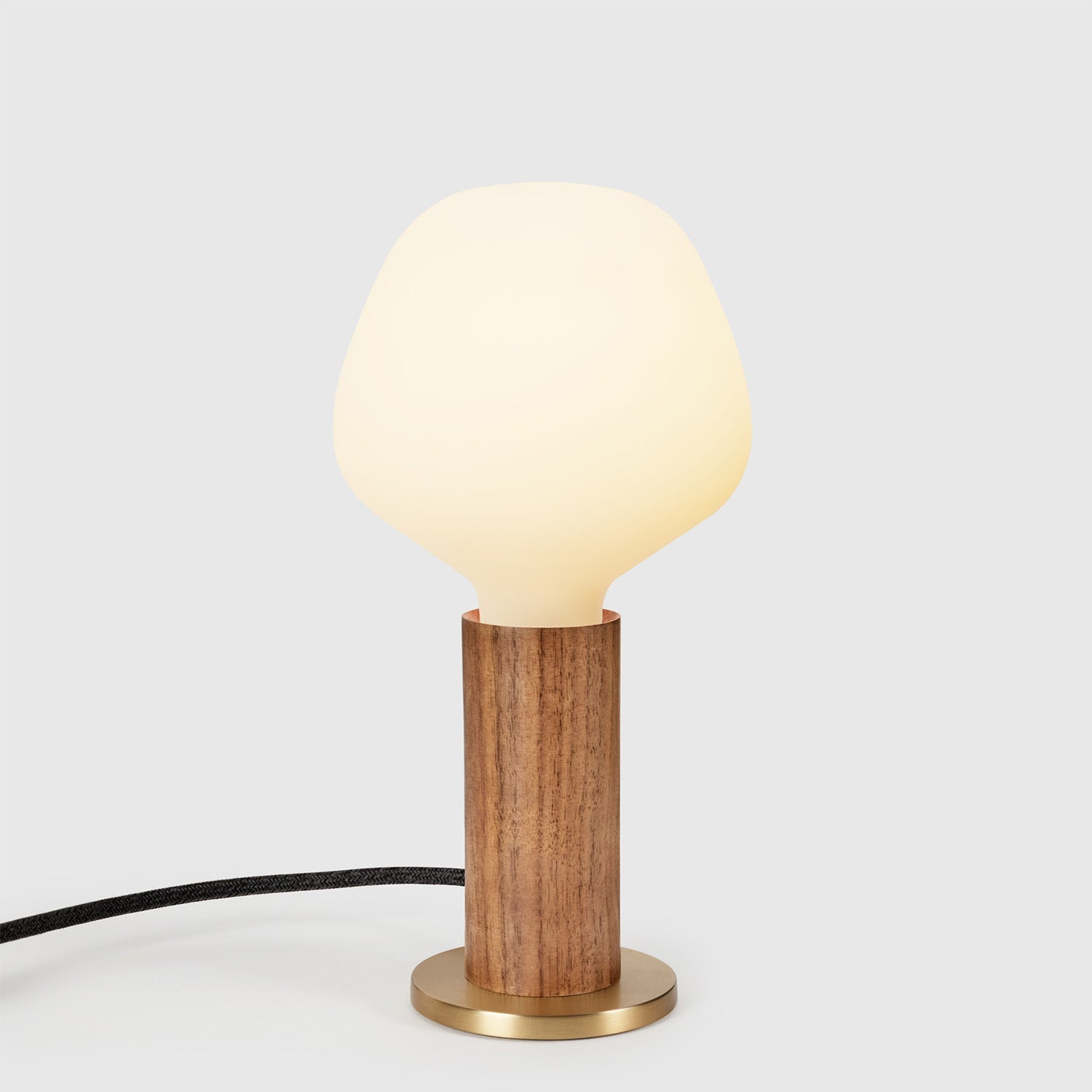 Lampe de table Knuckle en noyer + Enno