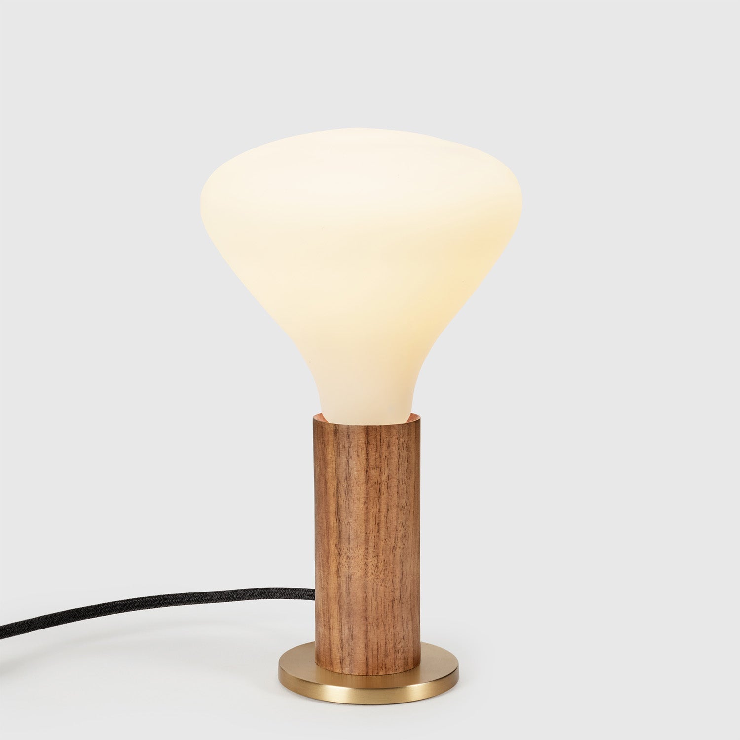 Lampe de table Knuckle en noyer + Noma