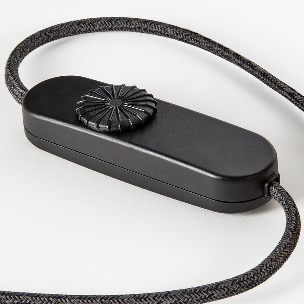 Lampe de table Knuckle en noyer + Voronoi I