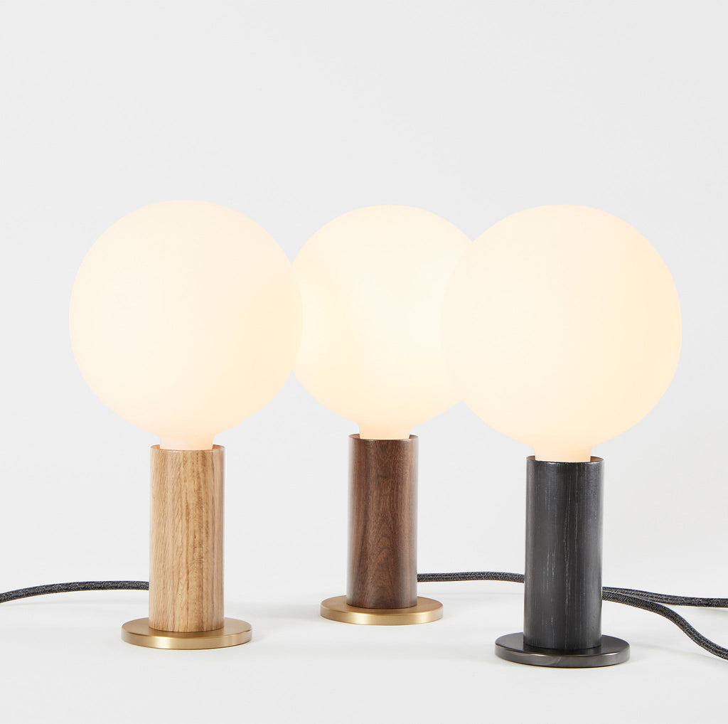 Lampe de table Knuckle en noyer + Sphère IV