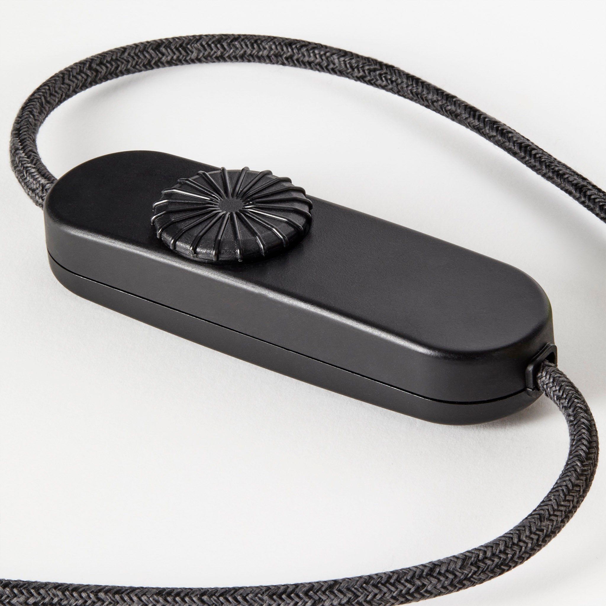 Lampe de table Knuckle en chêne + ovale