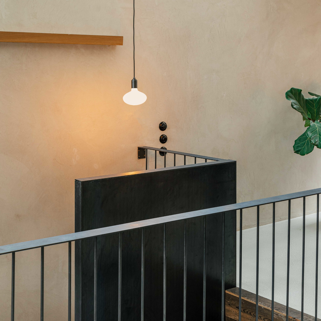 Ampoule LED ovale E26 à intensité variable (de faible à chaude)