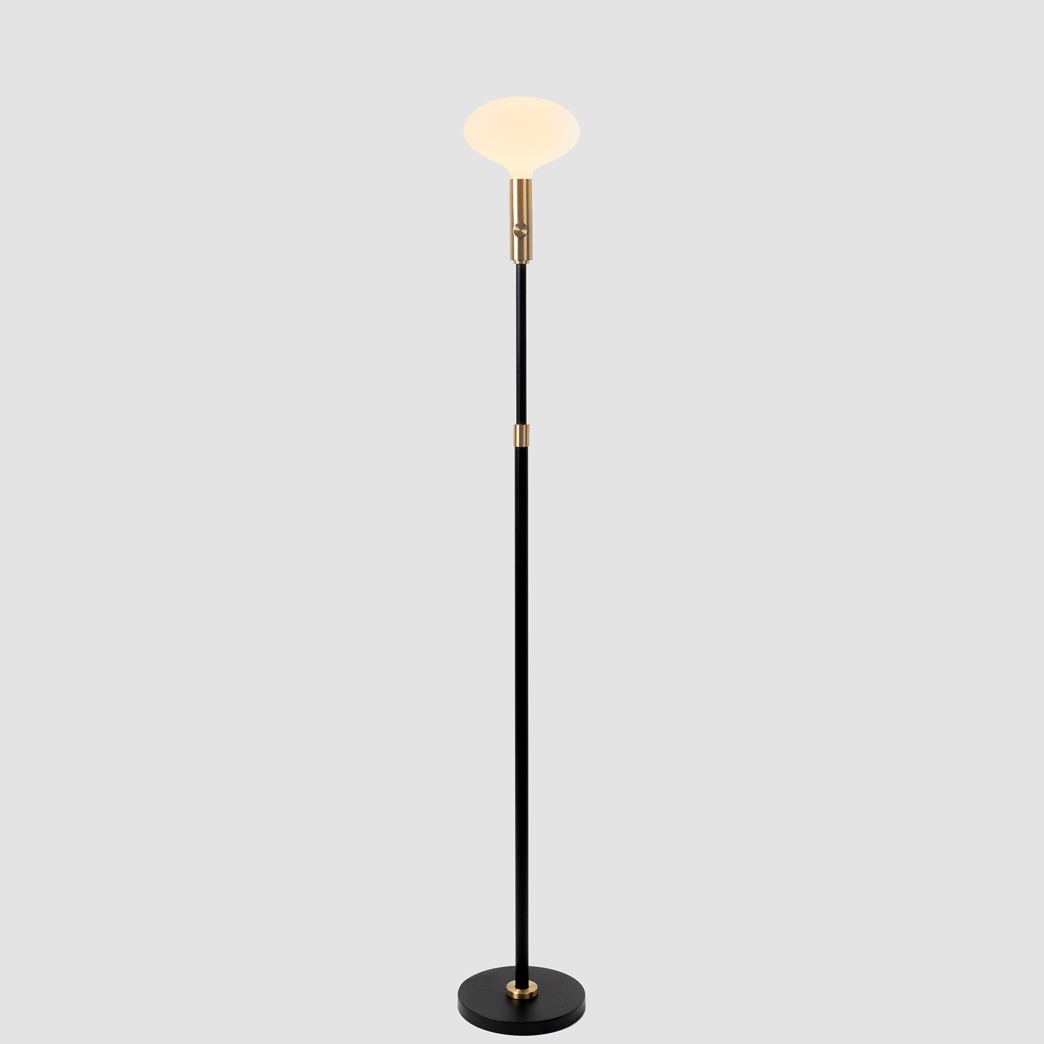 Lampadaire réglable Poise en laiton + Ovale II