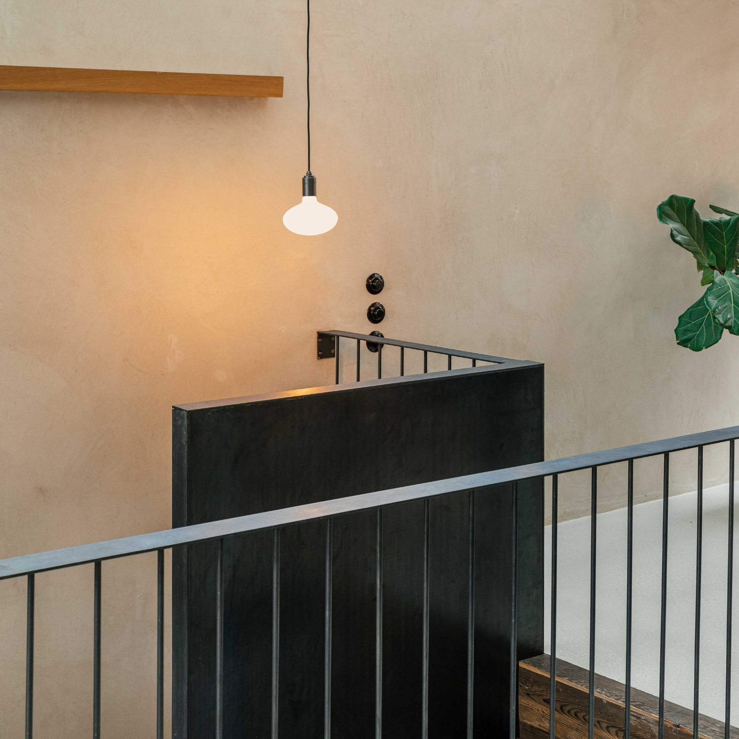 Suspension ovale couleur graphite