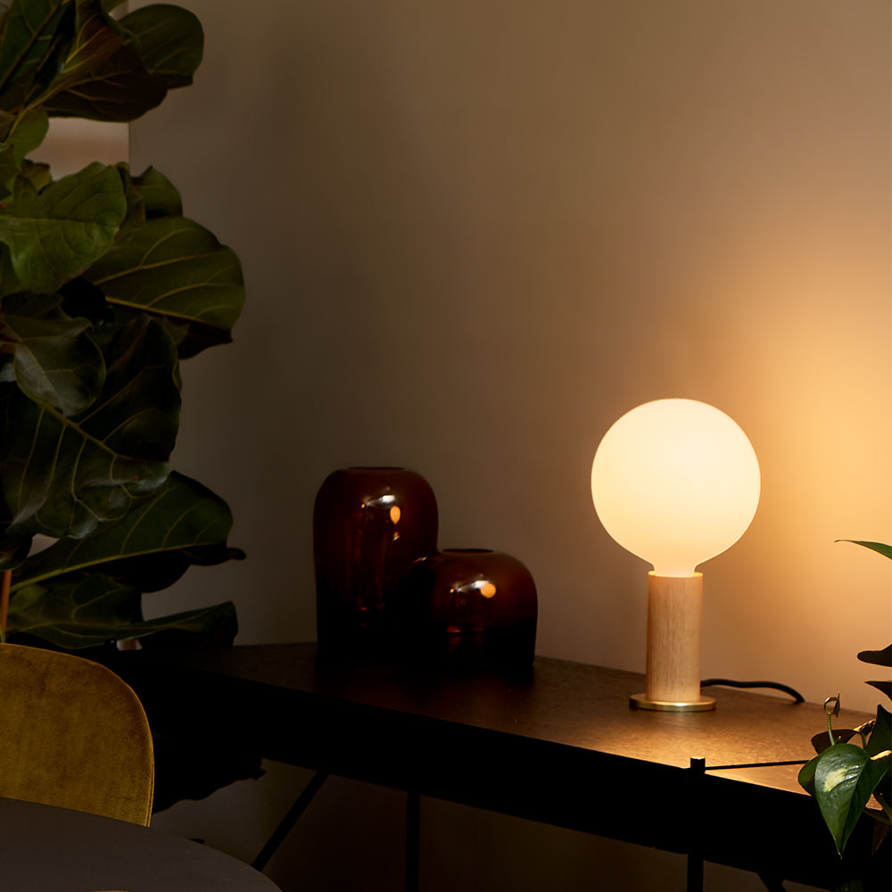 Lampe de table Knuckle en chêne + Sphère IV