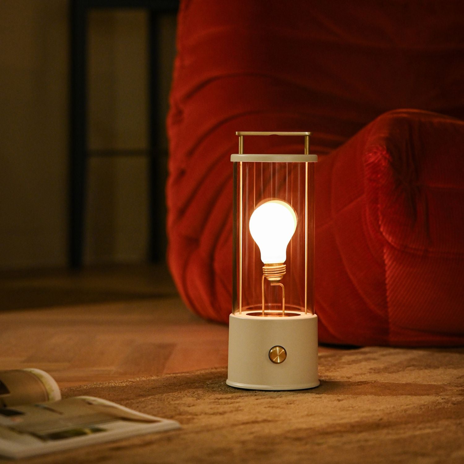Lampe portable Muse en blanc noyer candélavant