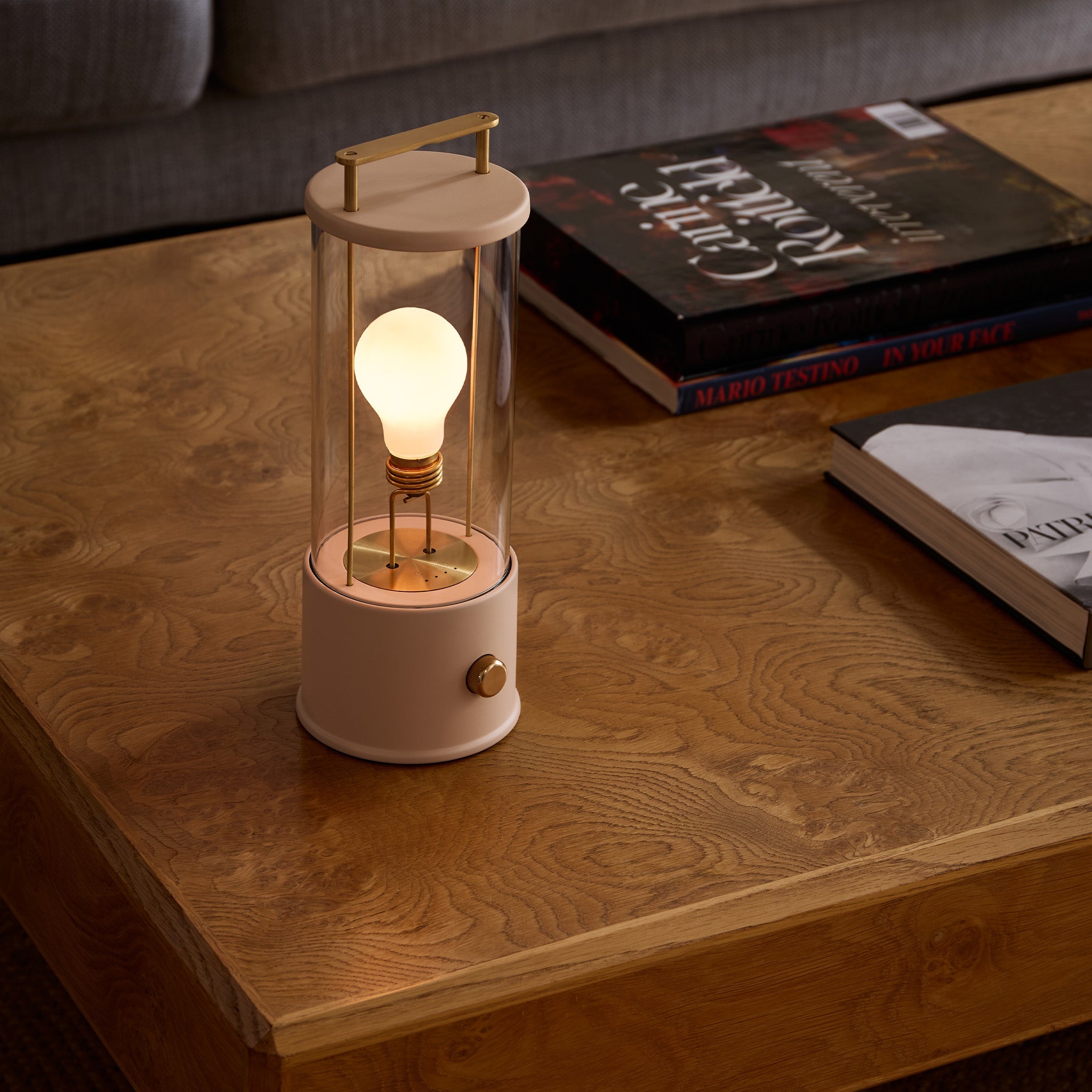 Lampe portable Muse en plâtre rose