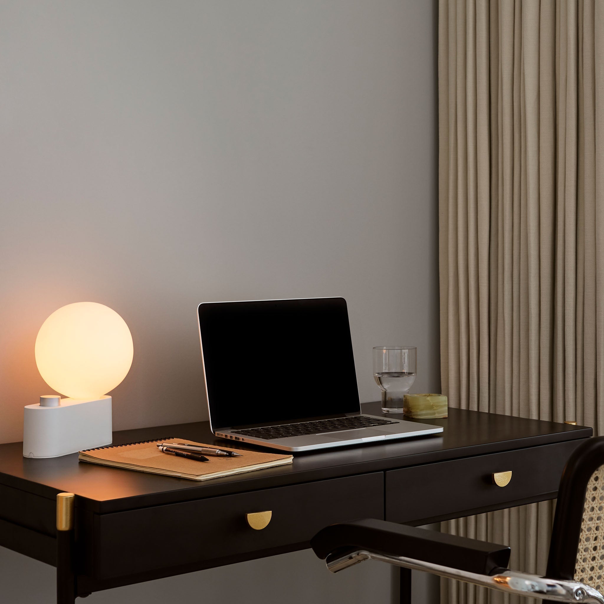 Lampe multi-usages en alumine couleur craie