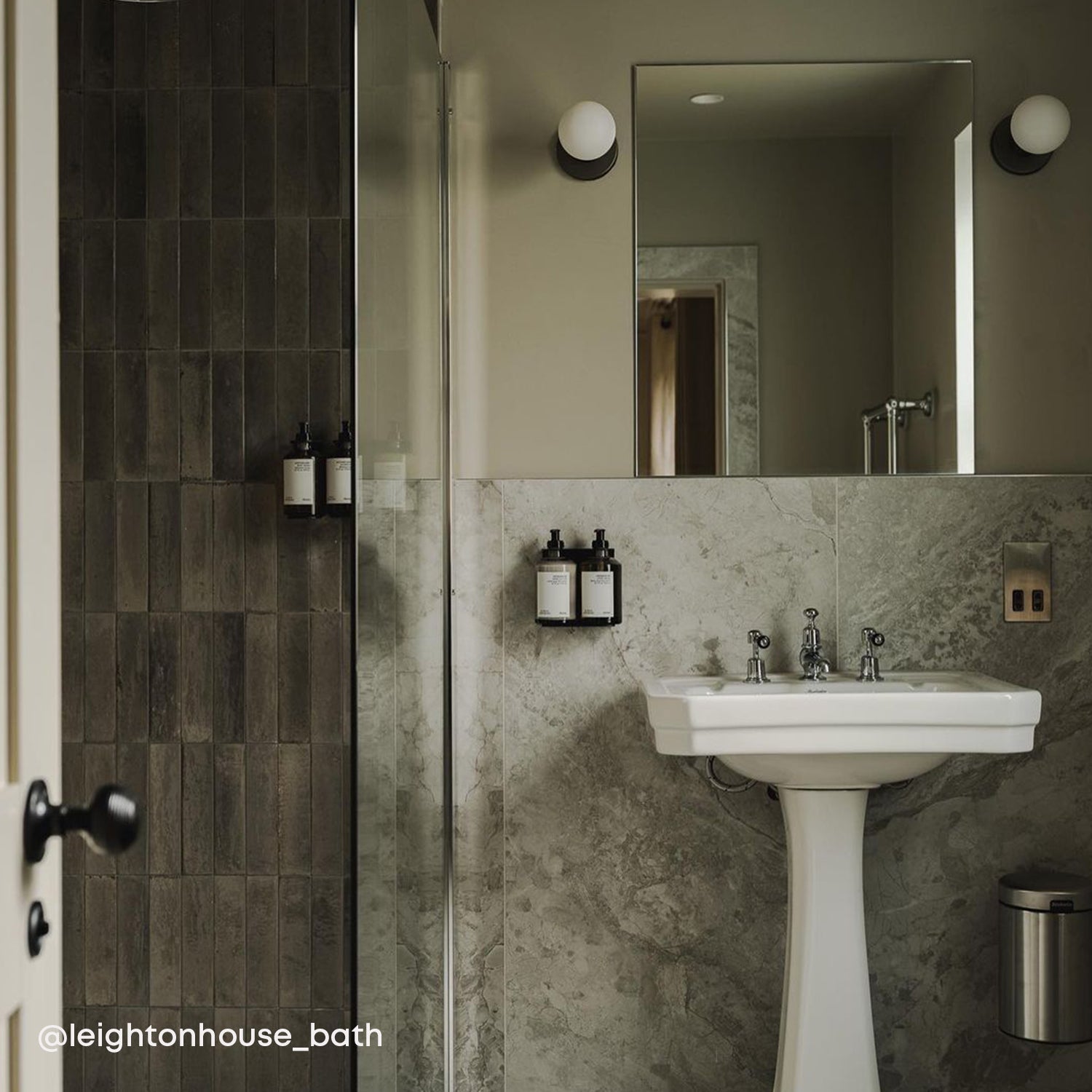 Applique murale Lochan en graphite + sphère III