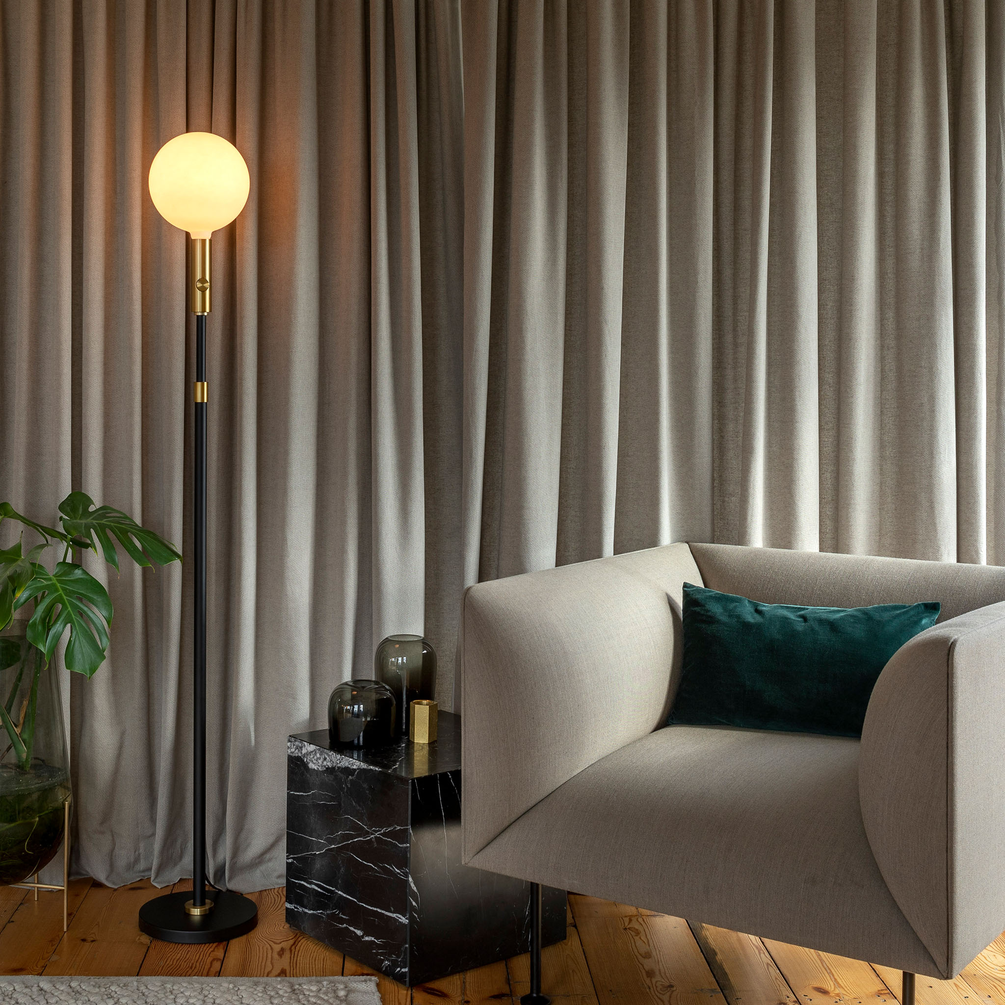 Ampoule LED Sphere V E26 à intensité variable (de faible à moyenne).