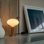 Lampe de table Knuckle en noyer + ovale